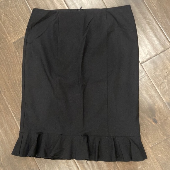 Trina Turk Black Midi Flutter Hem Pencil Skirt size 4 - Picture 1 of 6